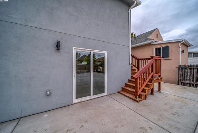 3031 Logan St, Oakland CA: https://media.crmls.org/mediaz/b07f3708-dffc-4107-89b5-814a0a4b3e9d.jpg