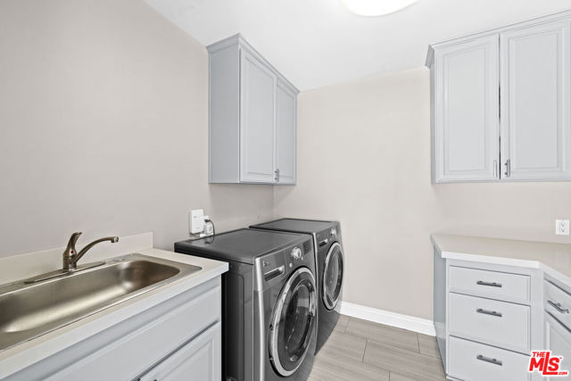 15042 Valleyheart Drive, Sherman Oaks CA: https://media.crmls.org/mediaz/b07f6ff3-01b2-4c43-9bfc-50ba9aeadd8f.jpg