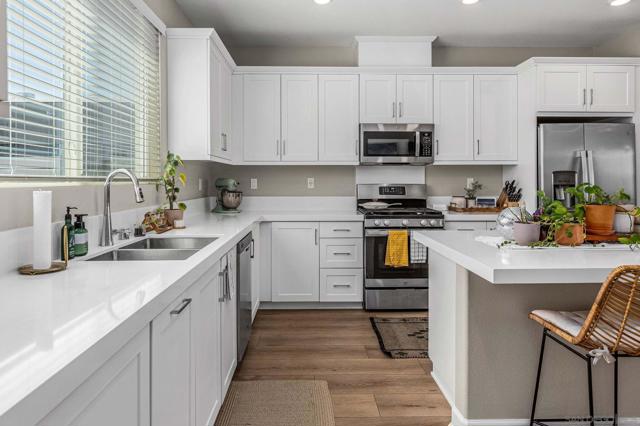 1821 Onyx Ln, Chula Vista CA: https://media.crmls.org/mediaz/b080233f-f185-4ef8-9430-3171a5b0c6b0.jpg
