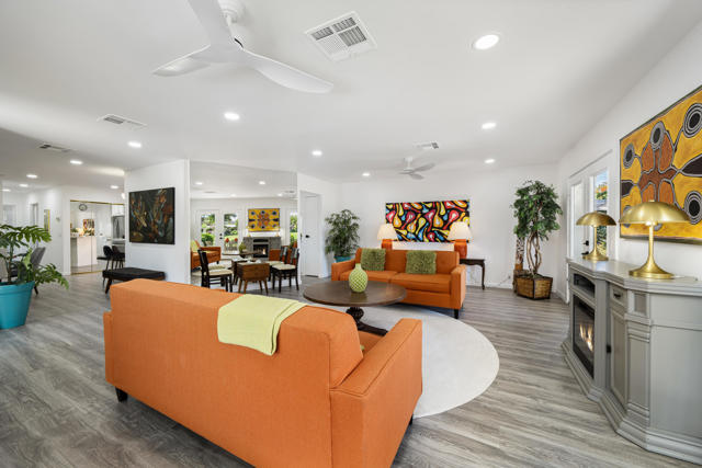 427 Calle Madrigal, Cathedral City CA: https://media.crmls.org/mediaz/b08023d3-8776-47d5-94b2-86b25be6489e.jpg