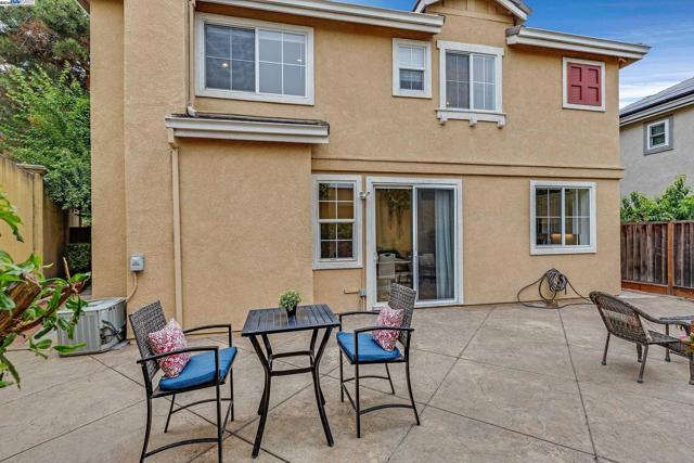 34906 Herringbone Ct, Union City CA: https://media.crmls.org/mediaz/b080fad5-80c0-4a40-8308-e456b7e84213.jpg