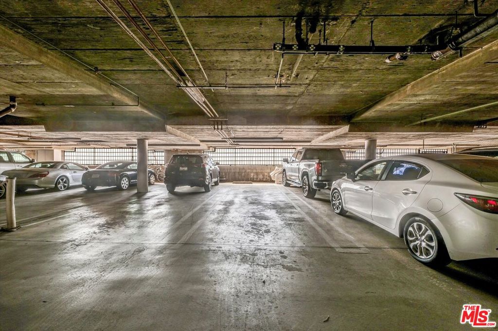 https://media.crmls.org/mediaz/b082553d-8983-450a-b58c-4cb29b50855a.jpg?preset=X-Large