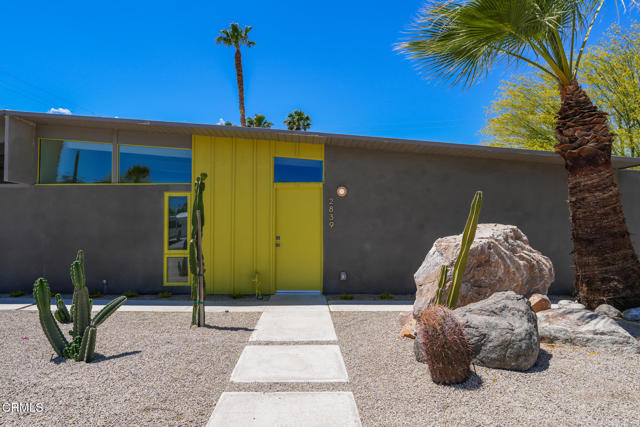 2839 N Davis Way, Palm Springs CA: https://media.crmls.org/mediaz/b08276aa-e535-4a11-a41b-dec82d5f24bc.jpg