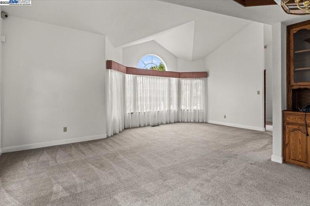 4095 Robin Ln, Castro Valley CA: https://media.crmls.org/mediaz/b0828602-5fd0-47f4-a695-bad64b054778.jpg