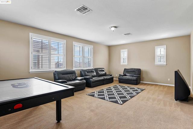 5282 Fern Ridge Cir, Discovery Bay CA: https://media.crmls.org/mediaz/b082ae83-47bd-47d1-a337-e0d44c670b31.jpg