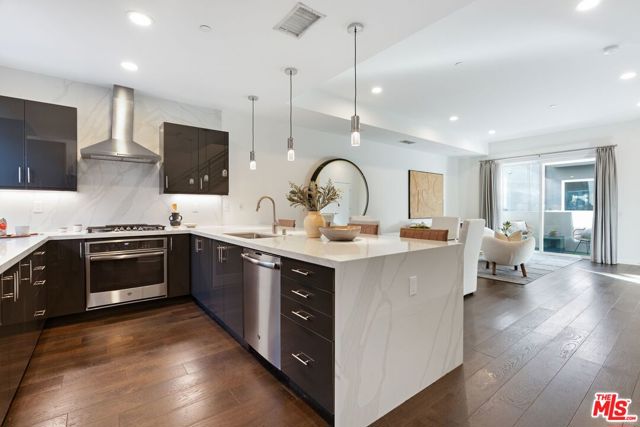8406 1/2 Blackburn Avenue, Los Angeles CA: https://media.crmls.org/mediaz/b082d657-6090-48f1-a903-b788b12fb7a8.jpg