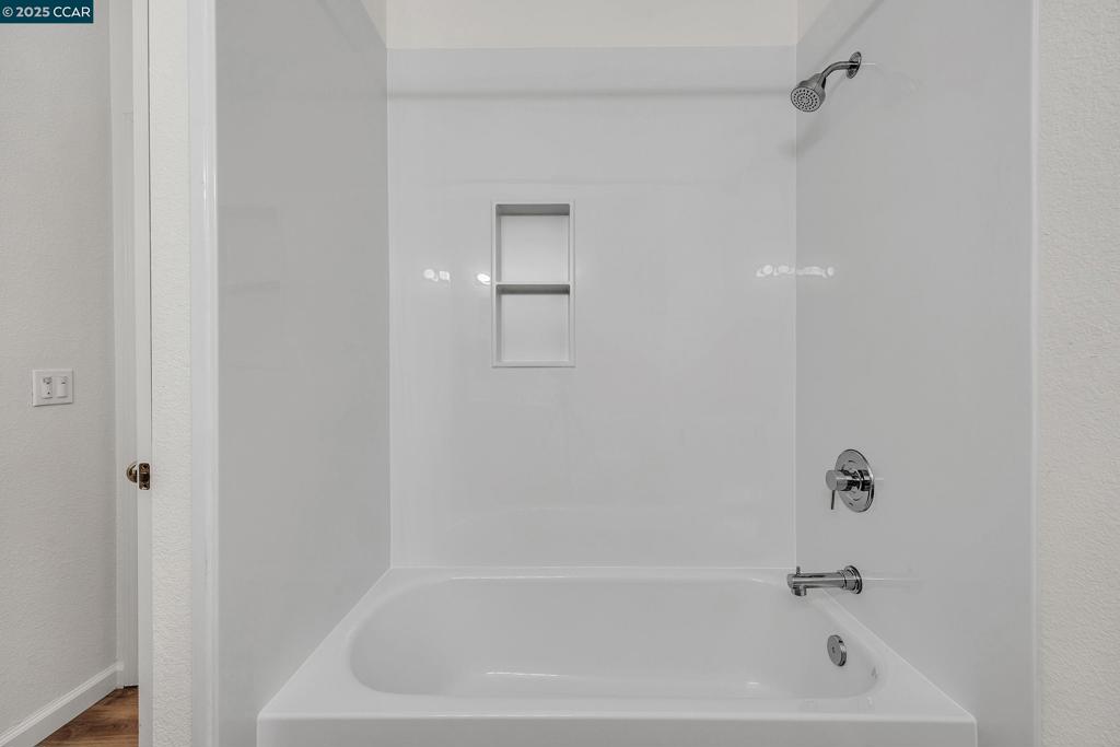 https://media.crmls.org/mediaz/b0830404-c3cb-402a-85cf-442dec3052f3.jpg?preset=X-Large