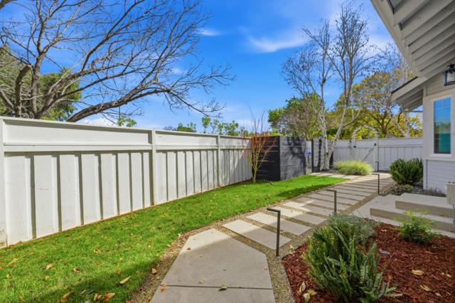 800 Fountain Park Lane, Mountain View CA: https://media.crmls.org/mediaz/b08318d2-aed0-4733-b3a3-685615ab8985.jpg