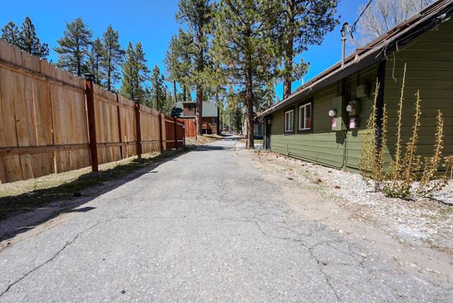 39414 Ruby Lane, Big Bear Lake CA: https://media.crmls.org/mediaz/b0840cb0-b2f9-4007-b801-3cfc9b3fbc97.jpg