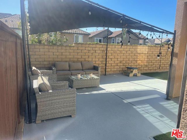 9009 S Calvin Way, Inglewood CA: https://media.crmls.org/mediaz/b0845913-2432-41ab-8eb3-302b7ebeba27.jpg