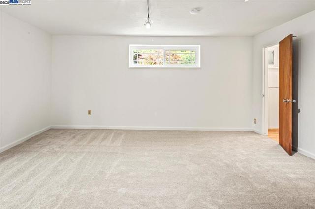 3554 Arcadian Ct, Castro Valley CA: https://media.crmls.org/mediaz/b0849c5a-d1a2-4416-ad6f-146e2d6f6484.jpg