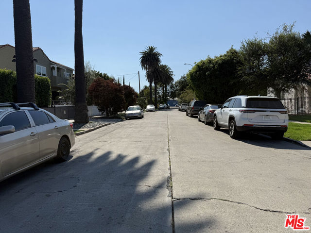 5227 W 20th Street, Los Angeles CA: https://media.crmls.org/mediaz/b084a245-6bba-4339-8c26-d999eb14e9e3.jpg