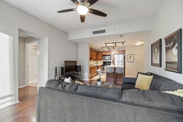 1240 India St, San Diego CA: https://media.crmls.org/mediaz/b085369d-a593-45d6-851d-abe43ec060ea.jpg