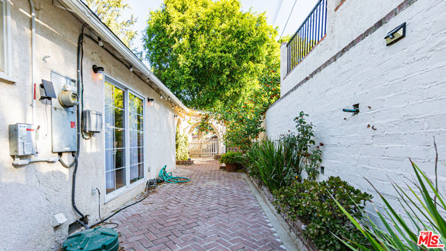4707 Bedel Street, Woodland Hills CA: https://media.crmls.org/mediaz/b0853e74-cf2c-424d-9579-b1f4fe99a37e.jpg