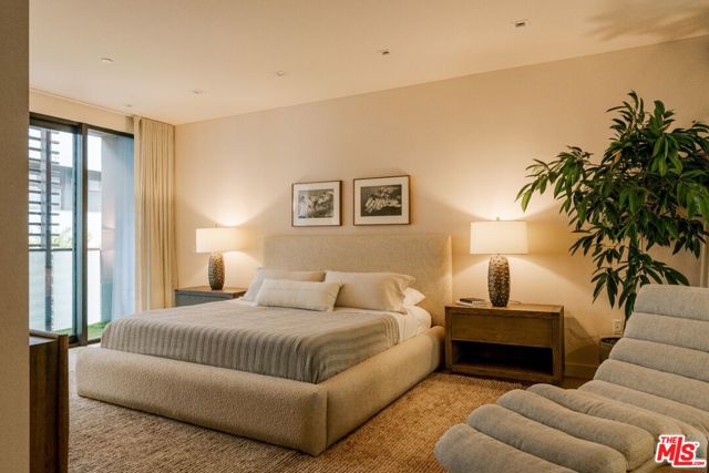 702 N Doheny Drive, West Hollywood CA: https://media.crmls.org/mediaz/b0855e21-350e-4973-9368-2bd0adad5fa1.jpg