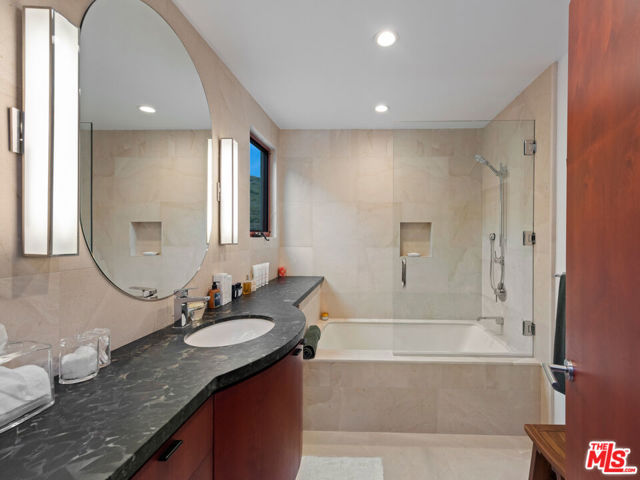 26720 Via Linda Street, Malibu CA: https://media.crmls.org/mediaz/b0867c0f-67ec-4c25-a149-52add0fe1288.jpg