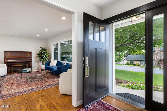 Detail Gallery Image 4 of 54 For 941 Wiladonda Dr, La Canada Flintridge,  CA 91011 - 3 Beds | 3/1 Baths