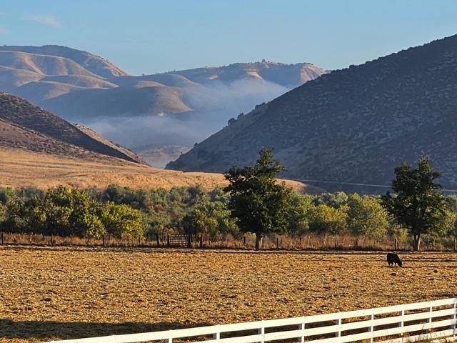 54800 Lonoak Road, King City CA: https://media.crmls.org/mediaz/b087388d-4ae4-4c46-bb02-89297bae4f9f.jpg