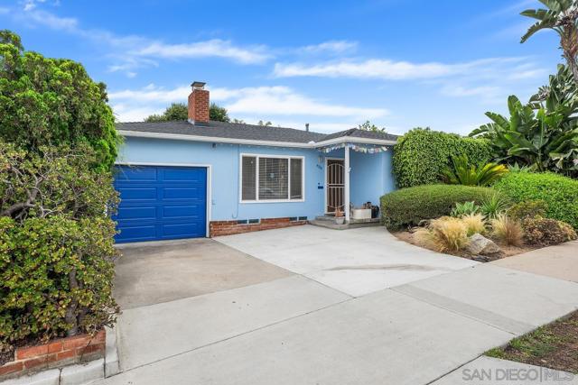 1679 81 Chalcedony St, San Diego CA: https://media.crmls.org/mediaz/b0875610-9d1d-4854-b258-e62071c12a16.jpg