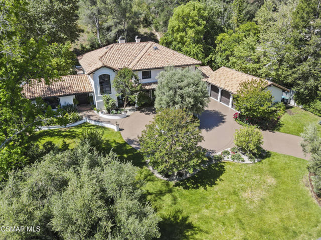 29270 Wagon Road, Agoura Hills CA: https://media.crmls.org/mediaz/b0883b25-5fda-4919-9661-1bc474e19ec4.jpg