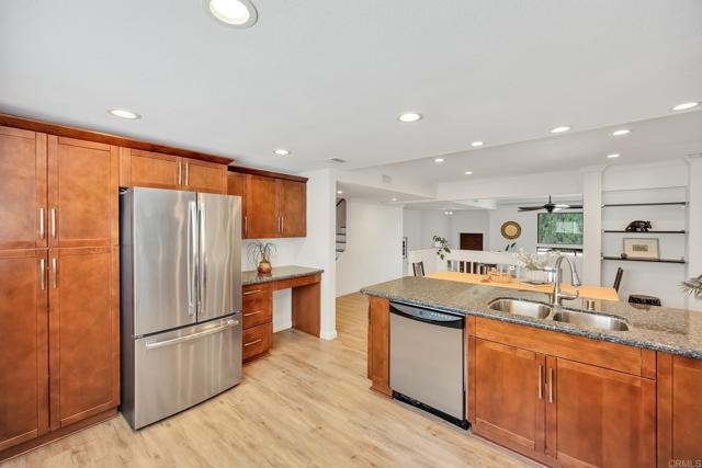 6755 Caminito Del Greco, San Diego CA: https://media.crmls.org/mediaz/b0885706-f68a-41a7-a88b-6555d6a10d7c.jpg