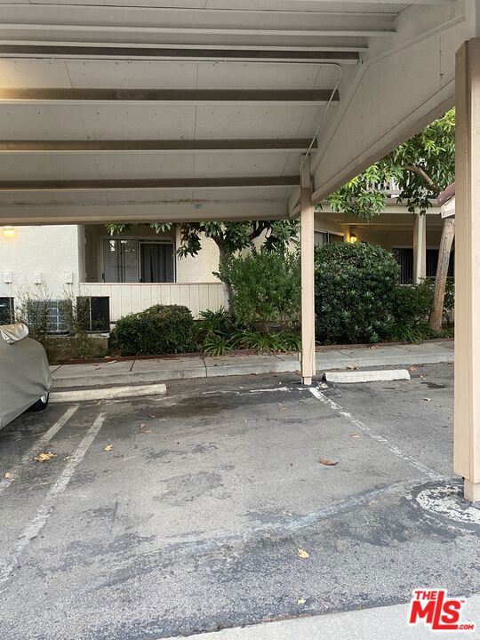 675 Oak Run Trail, Oak Park CA: https://media.crmls.org/mediaz/b08859bd-9d48-42e0-b35f-b420fa6d19f2.jpg