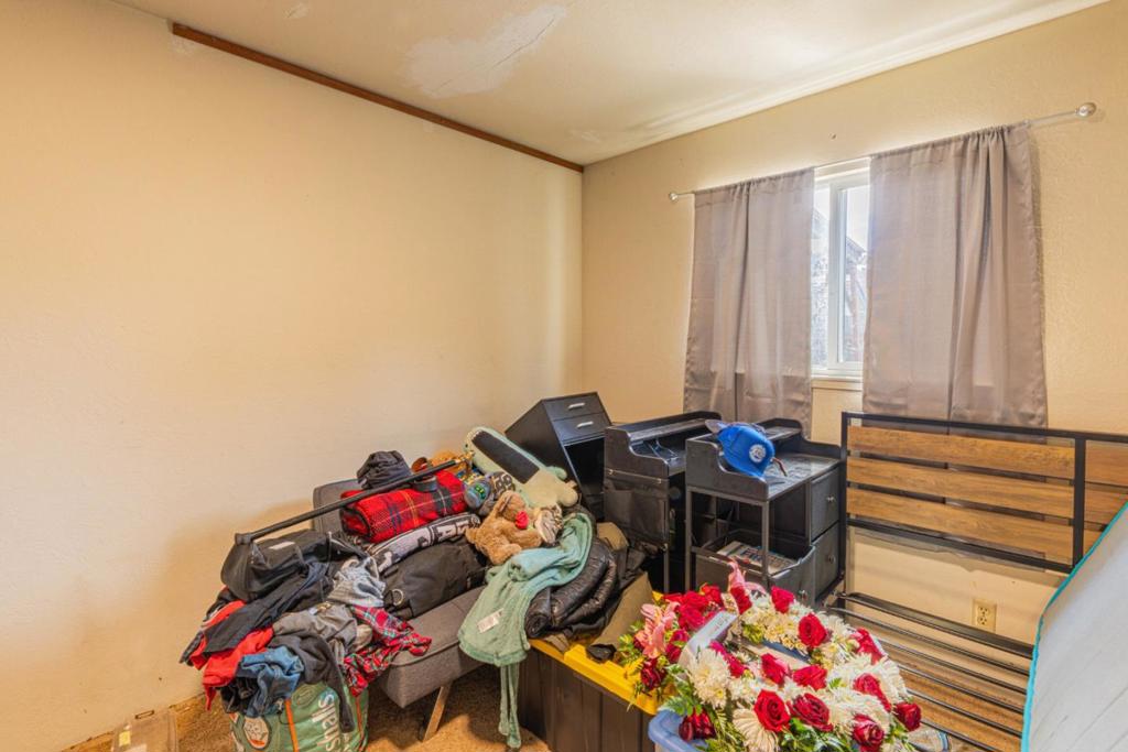 https://media.crmls.org/mediaz/b08864e2-619d-41b6-902a-d174a768169c.jpg?preset=X-Large