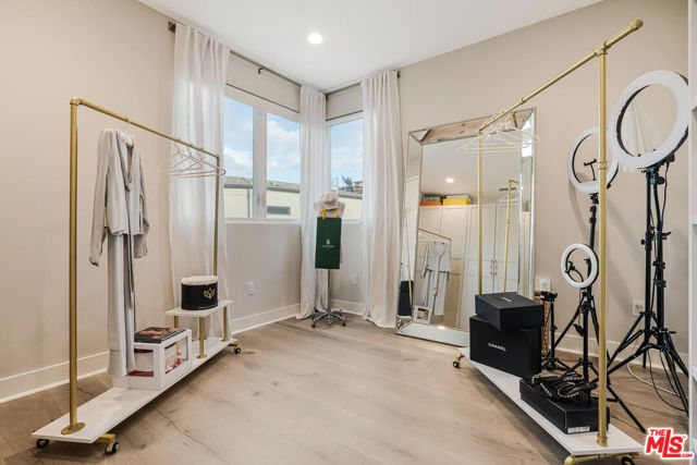 5929 Coral Place, Playa Vista CA: https://media.crmls.org/mediaz/b08886b6-bfdd-479c-82d2-ddd80a3af748.jpg