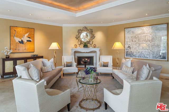 136 Georgina Avenue, Santa Monica CA: https://media.crmls.org/mediaz/b088e157-5c18-4d56-893b-0501bd0abcd0.jpg