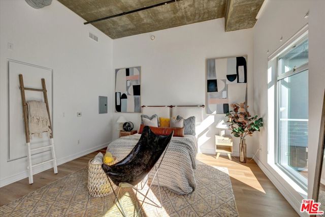 645 W 9th Street, Los Angeles CA: https://media.crmls.org/mediaz/b088e9e2-7a7d-46b1-8993-0b275d3d338b.jpg