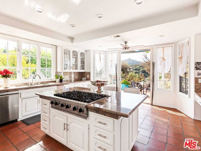 2113 Stoney Hill Road, Los Angeles CA: https://media.crmls.org/mediaz/b089c460-f80a-4c36-a33f-da7ab4988d9c.jpg