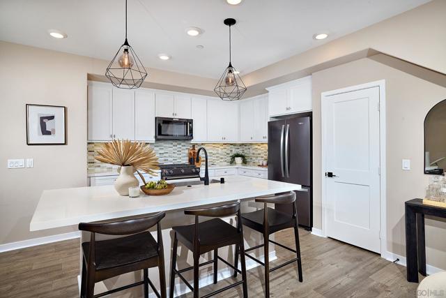 2921 Via Alta Pl, San Diego CA: https://media.crmls.org/mediaz/b089e9ca-e9f7-4b67-b4d1-28327afa2bb5.jpg