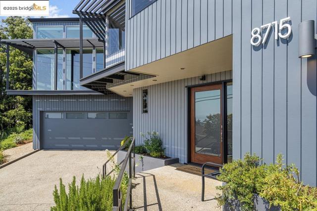 8715 Don Carol Drive, El Cerrito CA: https://media.crmls.org/mediaz/b089f9e4-0ab6-48b6-b397-4548f6d36e23.jpg