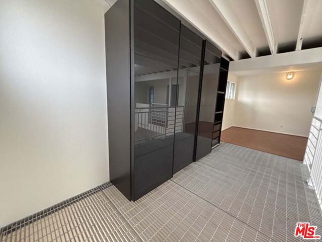 915 Broadway Street, Venice CA: https://media.crmls.org/mediaz/b08a3e25-ccde-4f59-a2aa-e79b31b7210f.jpg