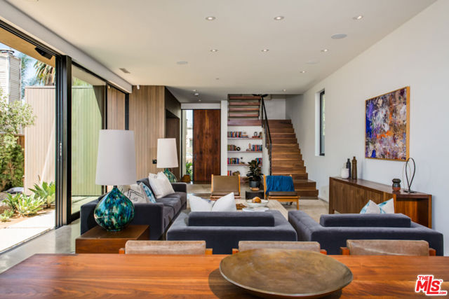 848 Milwood Avenue, Venice CA: https://media.crmls.org/mediaz/b08a7ea5-db91-497d-b5c3-21edebe6f207.jpg