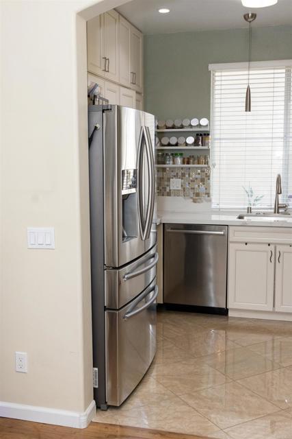Detail Gallery Image 15 of 67 For 3069 W Canyon Ave, San Diego,  CA 92123 - 3 Beds | 2 Baths