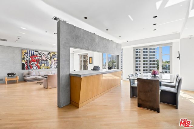 10580 Wilshire Boulevard, Los Angeles CA: https://media.crmls.org/mediaz/b08b11b7-f170-4f0e-8dd6-49e1c0b19e21.jpg