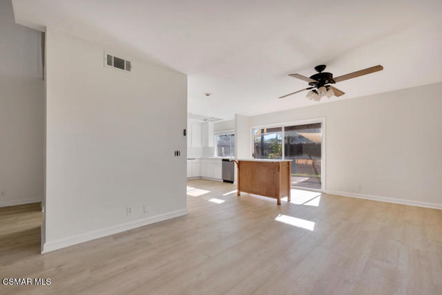 170 Spanish Moss Place, Camarillo CA: https://media.crmls.org/mediaz/b08b3fbc-de39-44fc-9f03-5a41bb2f8dc1.jpg