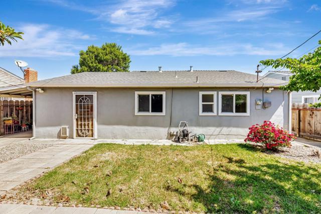 263 Maple Street, Hollister CA: https://media.crmls.org/mediaz/b08babf0-daed-461c-9538-1078f538b730.jpg