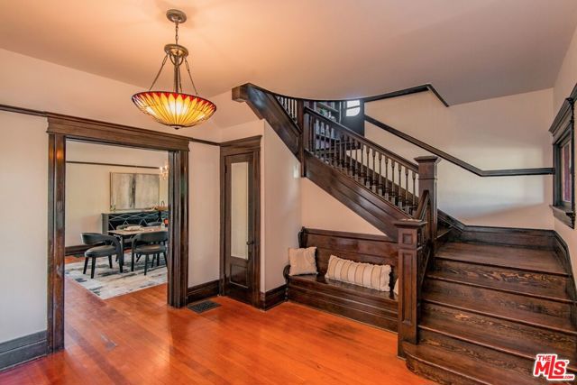 2057 S Oxford Avenue, Los Angeles CA: https://media.crmls.org/mediaz/b08cc813-8ac9-4f57-be70-a918bfa1c914.jpg