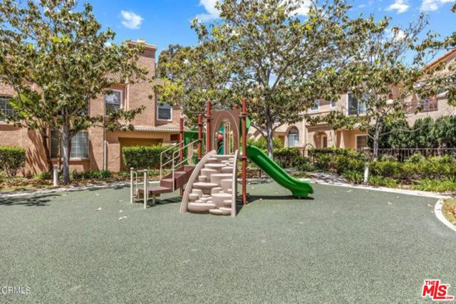 1202 Lost Point Lane, Oxnard CA: https://media.crmls.org/mediaz/b08d620e-6f08-45e4-9bfe-5481bc3c5acc.jpg