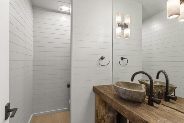 1846 Castellana Rd, La Jolla CA: https://media.crmls.org/mediaz/b08d91ec-8eb6-400f-8be7-96225e3ba598.jpg