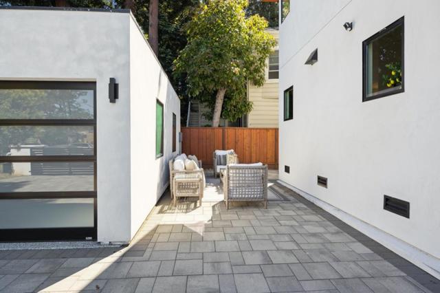 33 Highland Avenue, Burlingame CA: https://media.crmls.org/mediaz/b08db18f-ded8-45f7-95c4-ceae430d518a.jpg