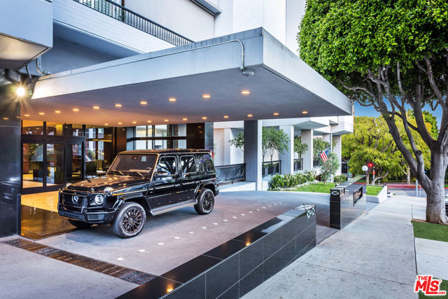 1100 Alta Loma Road, West Hollywood CA: https://media.crmls.org/mediaz/b08de2df-8e82-4fdb-ad97-addd60f8bfc2.jpg