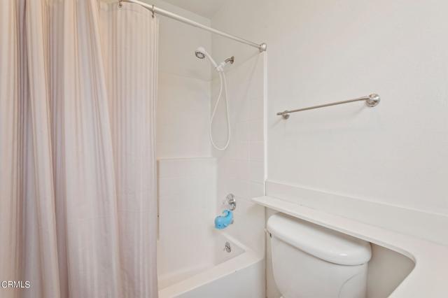 Detail Gallery Image 13 of 18 For 879 S B St, Oxnard,  CA 93030 - 2 Beds | 2/1 Baths