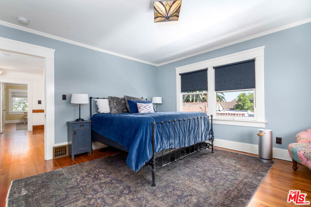 5301 Brynhurst Avenue, Los Angeles CA: https://media.crmls.org/mediaz/b08ef21e-bf73-4098-b5d5-c3721d0127c2.jpg