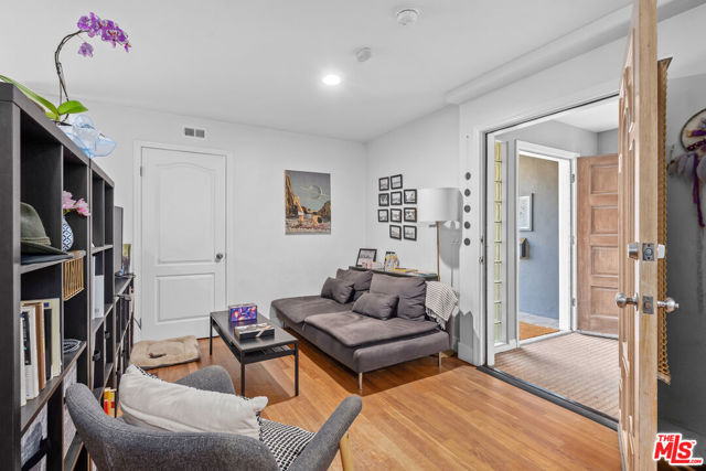 20 Quarterdeck Street, Marina del Rey CA: https://media.crmls.org/mediaz/b08f3247-9fe9-4a90-9d0e-32b91e9adfcc.jpg