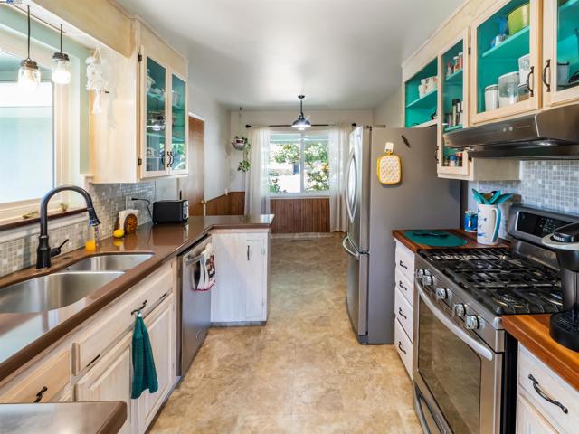 4670 Eggers Dr, Fremont CA: https://media.crmls.org/mediaz/b08f4bdb-23ac-4472-b1ce-476d043a85c3.jpg