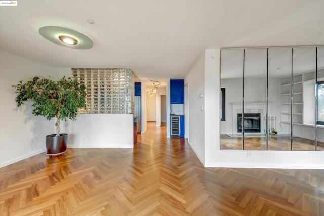 805 Red Leaf Court, San Francisco CA: https://media.crmls.org/mediaz/b08f8412-883e-4a45-8620-a54e09458842.jpg