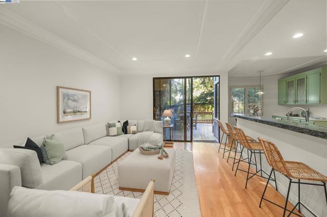 112 Kingswood Cir, Danville CA: https://media.crmls.org/mediaz/b08fc8f5-f554-4c69-946a-8b3df48eac2f.jpg